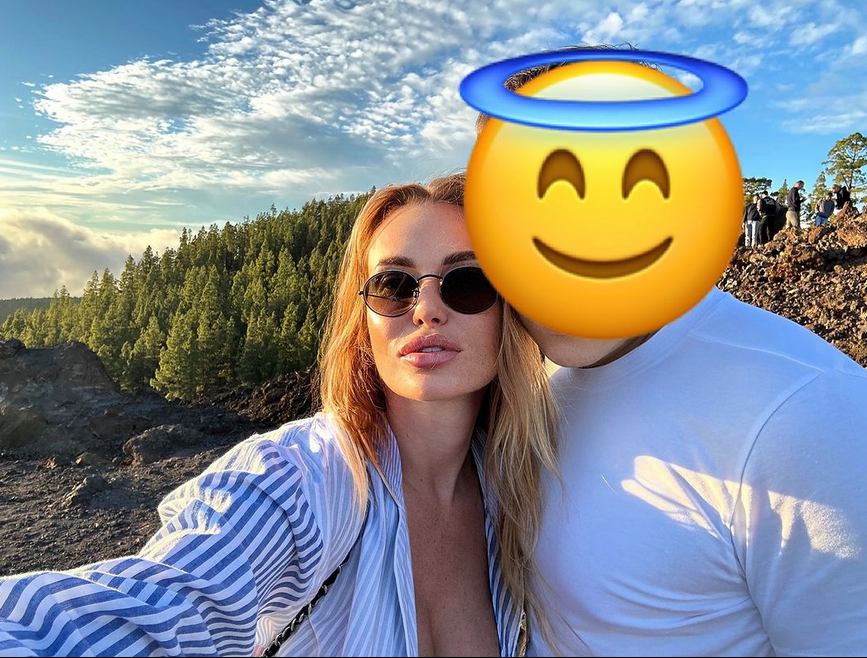 Слава Камінських показала своє нове кохання, але прикрила його на фото смайликом Слава Камінських показала своє нове кохання, але прикрила його на фото смайликом