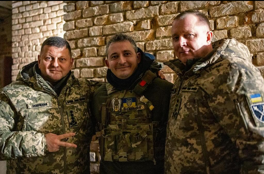 Коля Сєрга зустрівся з Валерієм Залужним: творчість нині зовсім інша Коля Сєрга зустрівся з Валерієм Залужним: творчість нині зовсім інша