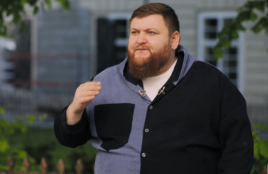 Гуморист Володимир Жогло отримав відмову від військкомату: «В мене купа болячок, я навіть їх всі не згадаю» Гуморист Володимир Жогло отримав відмову від військкомату: «В мене купа болячок, я навіть їх всі не згадаю»