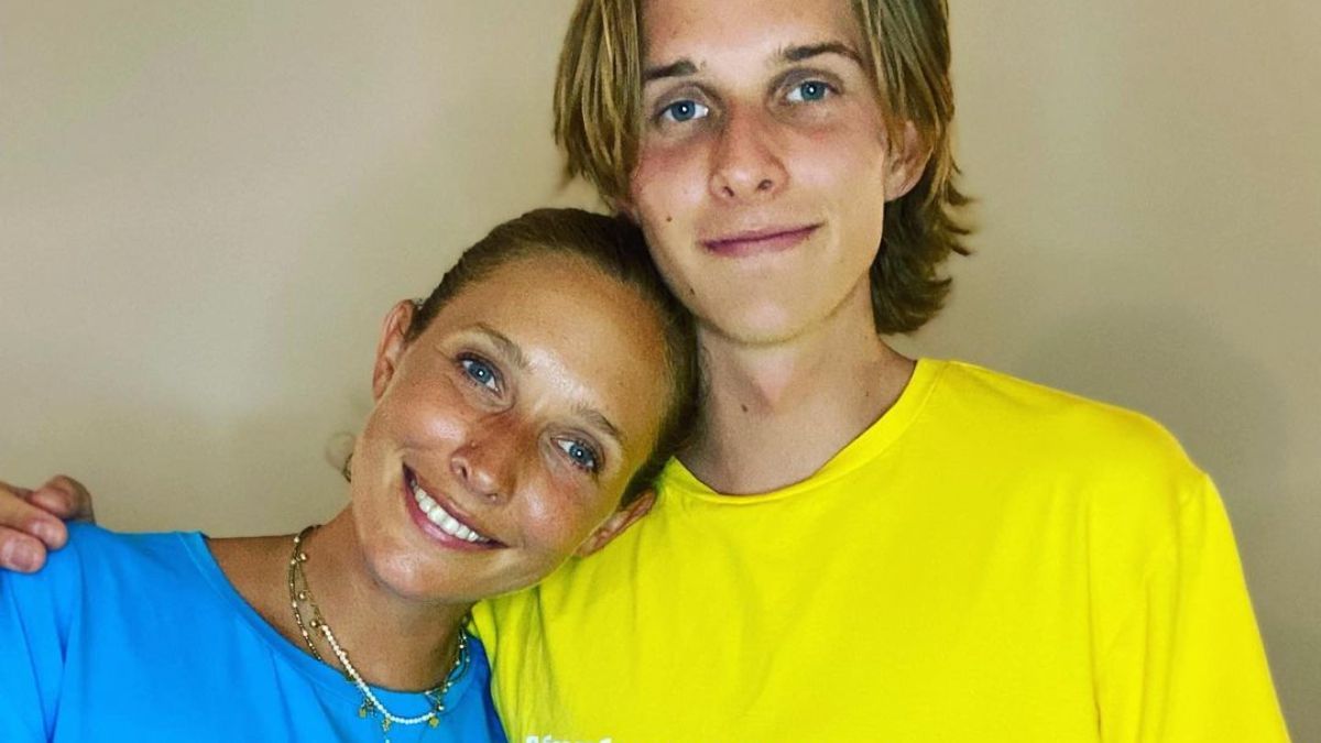 Ведуча Катерина Осадча показала 21-річного сина, який приїхав до України зі США Ведуча Катерина Осадча показала 21-річного сина, який приїхав до України зі США